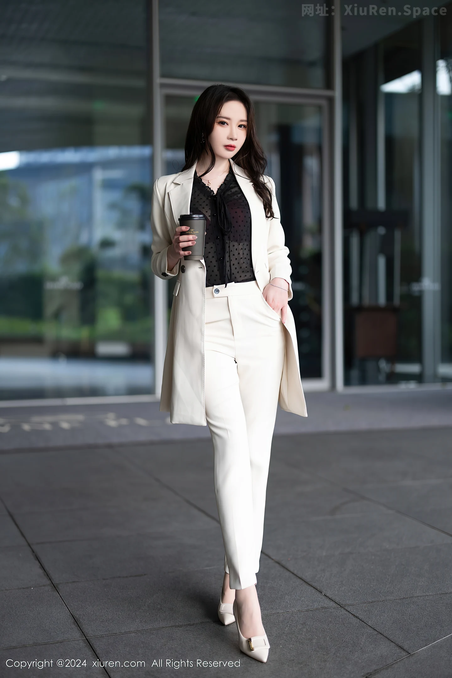 图片[6]-[XiuRen秀人网]VOL.8354 模特梦心玥性感白色套装露黑色轻透内衣配超薄肉丝迷人诱惑写真90P-秀人网官方网站